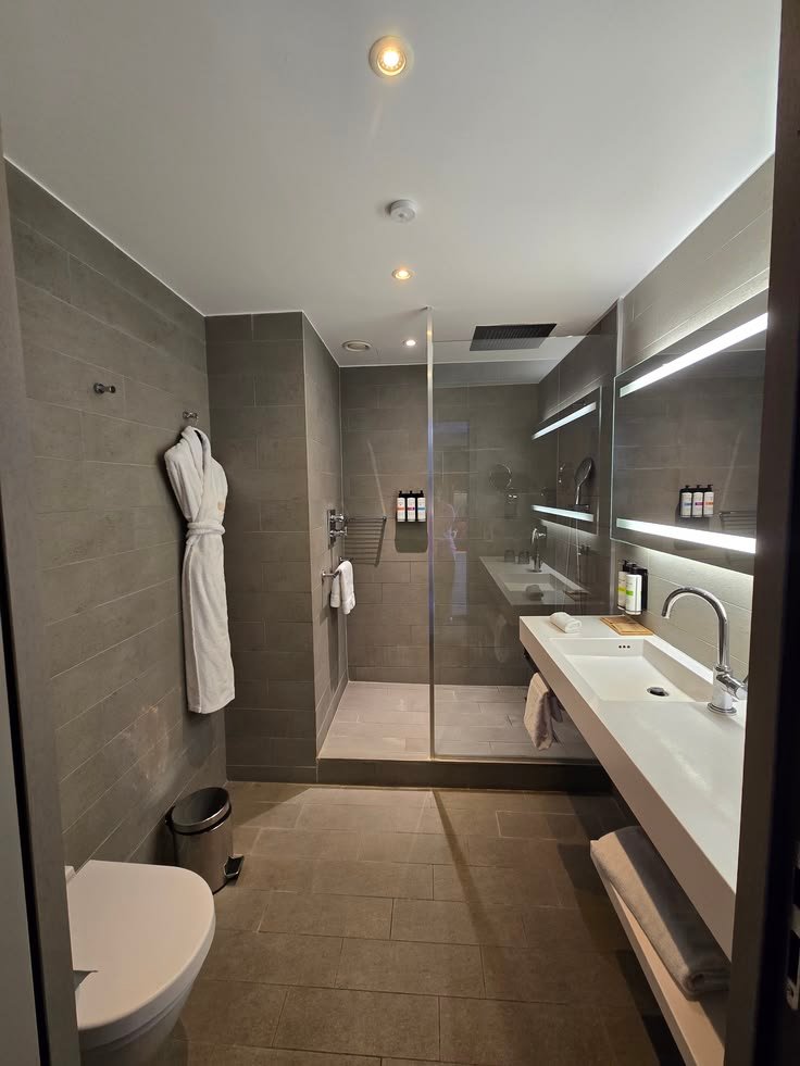 Bathroom — Deluxe Garden Room